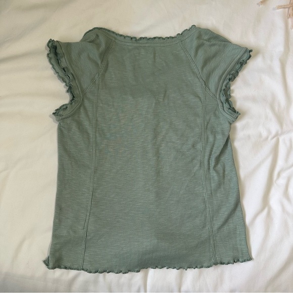 Women's Green Ruffle Button-Down Top - Picture 3 of 5